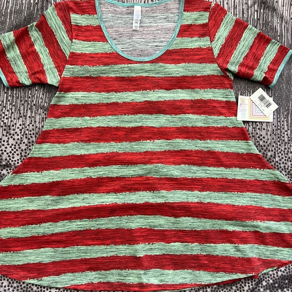 ⭐️FIVE⭐️LuLaRoe XXS Perfect Tees!!! Selling as a lot. Three NWT, two EUC - Picture 3 of 6